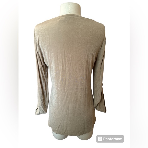 EUC CHICO'S Women's Travelers Classic Roll-Sleeve Top Tan-Size 0 (4-6) - Picture 3 of 7